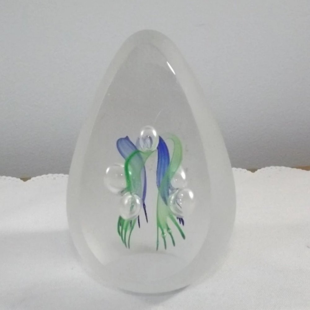 Vintage Ocean Style Aquarium Art Glass Paperweight - Picture 6 of 9